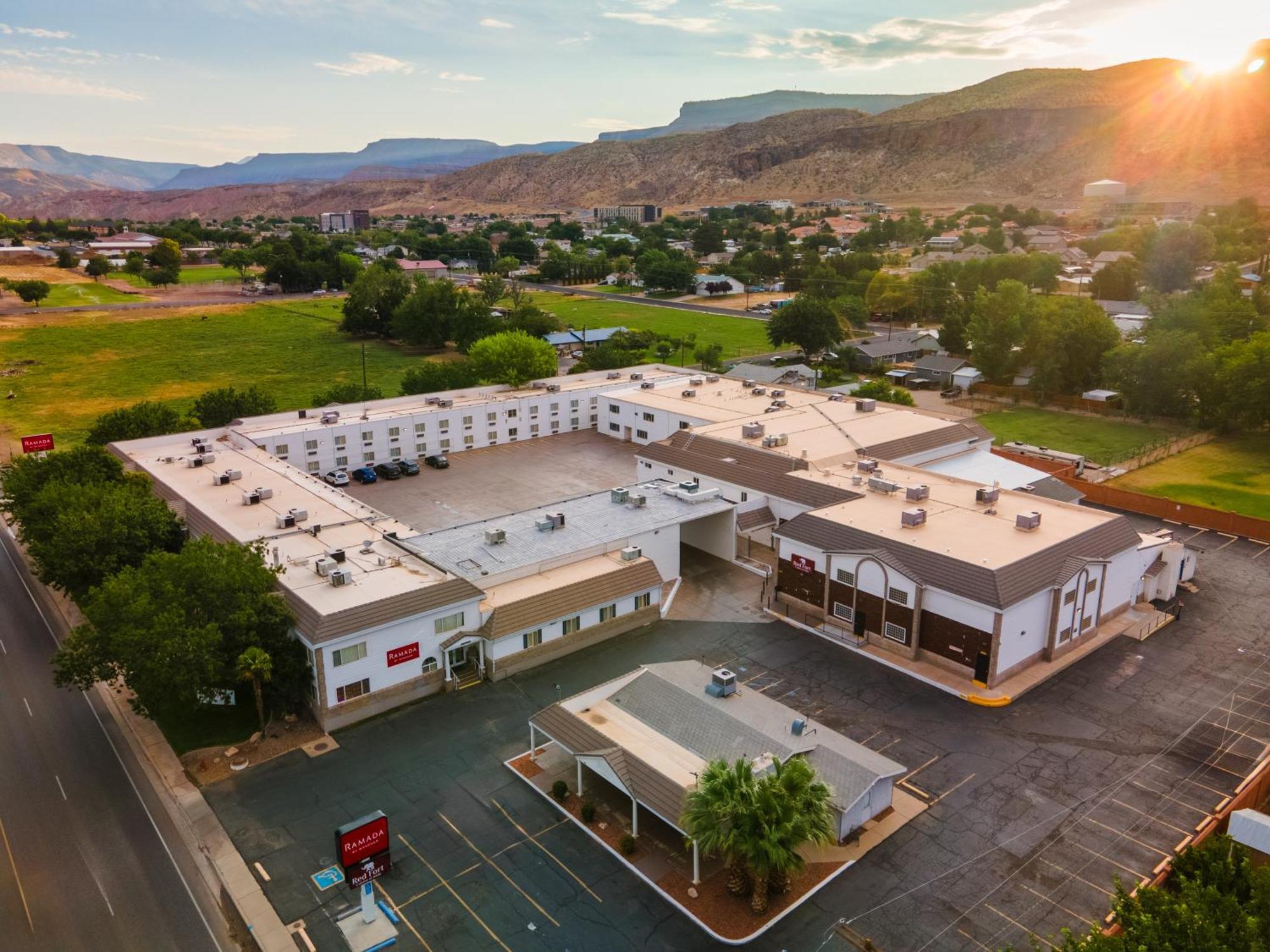 Ramada By Wyndham La Verkin Zion National Park Exterior foto